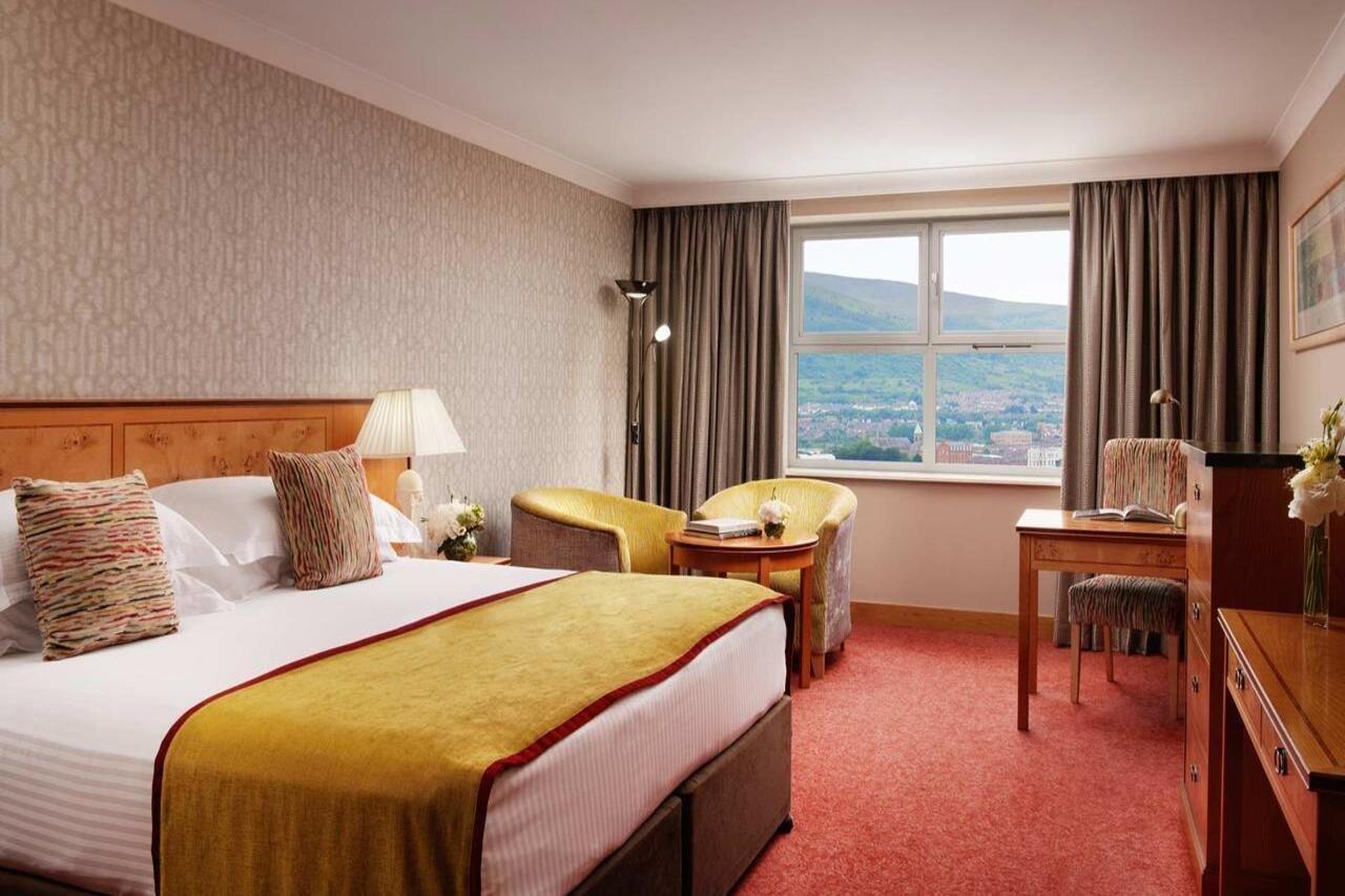 Europa Hotel Белфаст Екстериор снимка